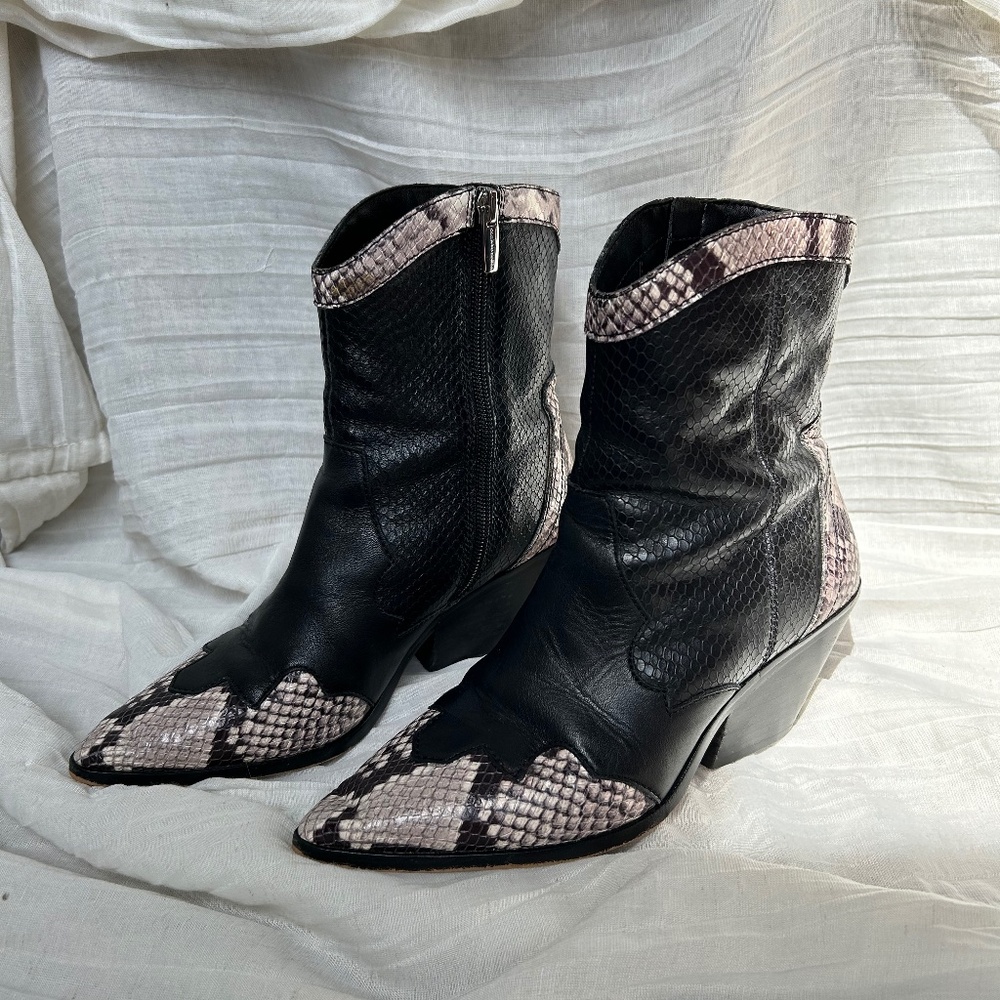 Vince Camuto Jaidin booties
